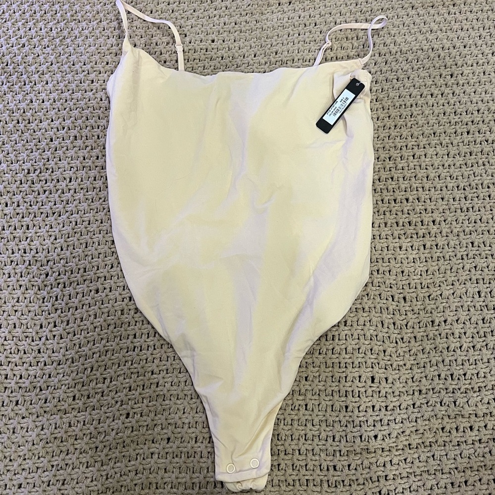 NWT SKIMS BODY SUIT